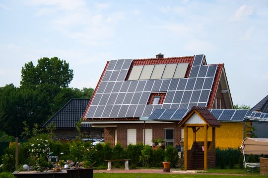 Családi ház napelemmel